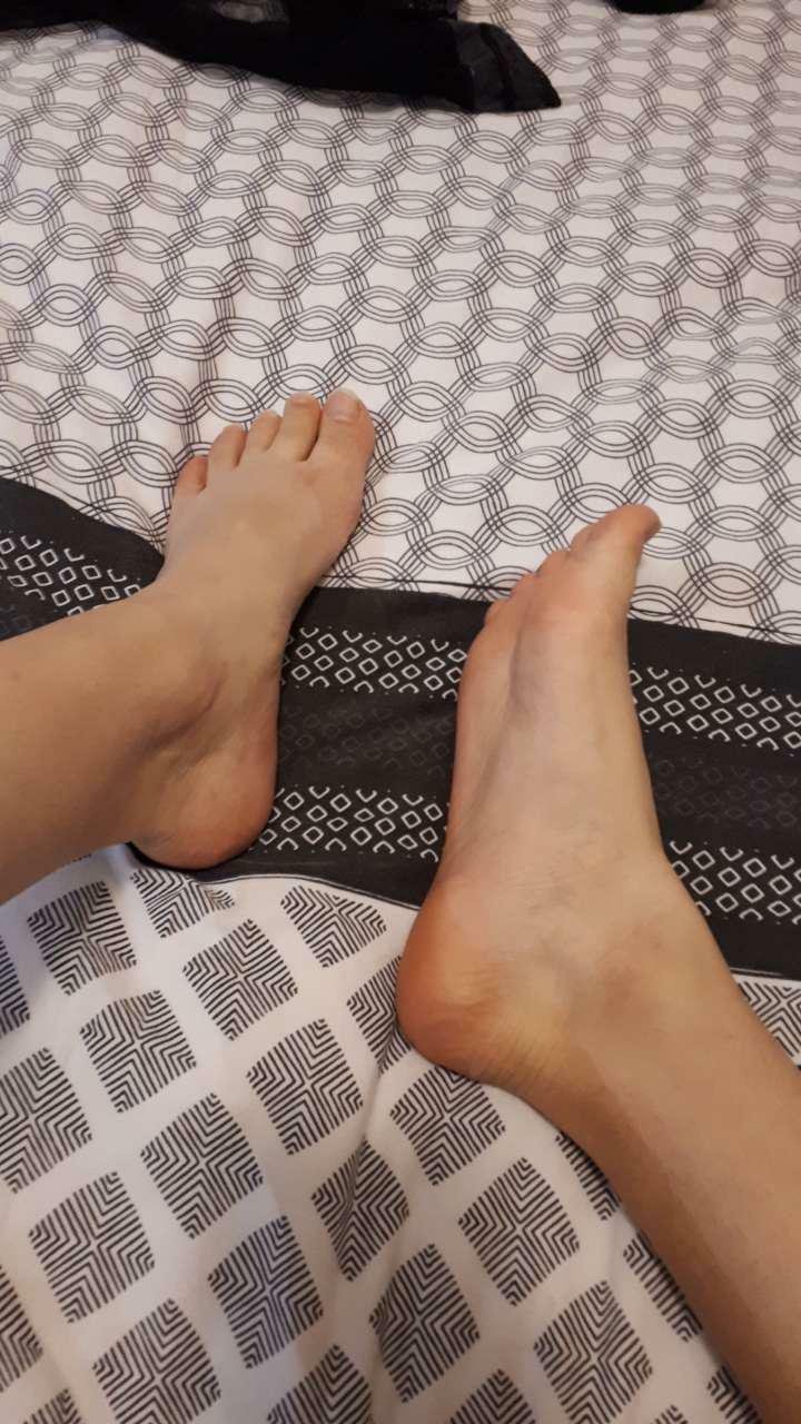 Feet_2girlslandc's media