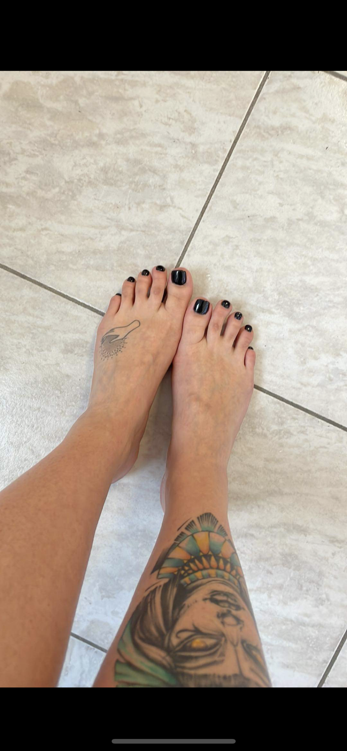 Feet_addictt's media