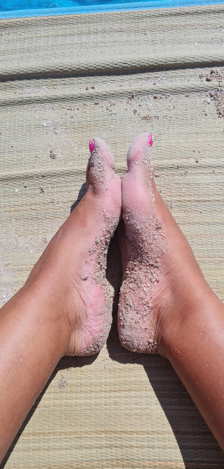 Feet_curvy_women's media