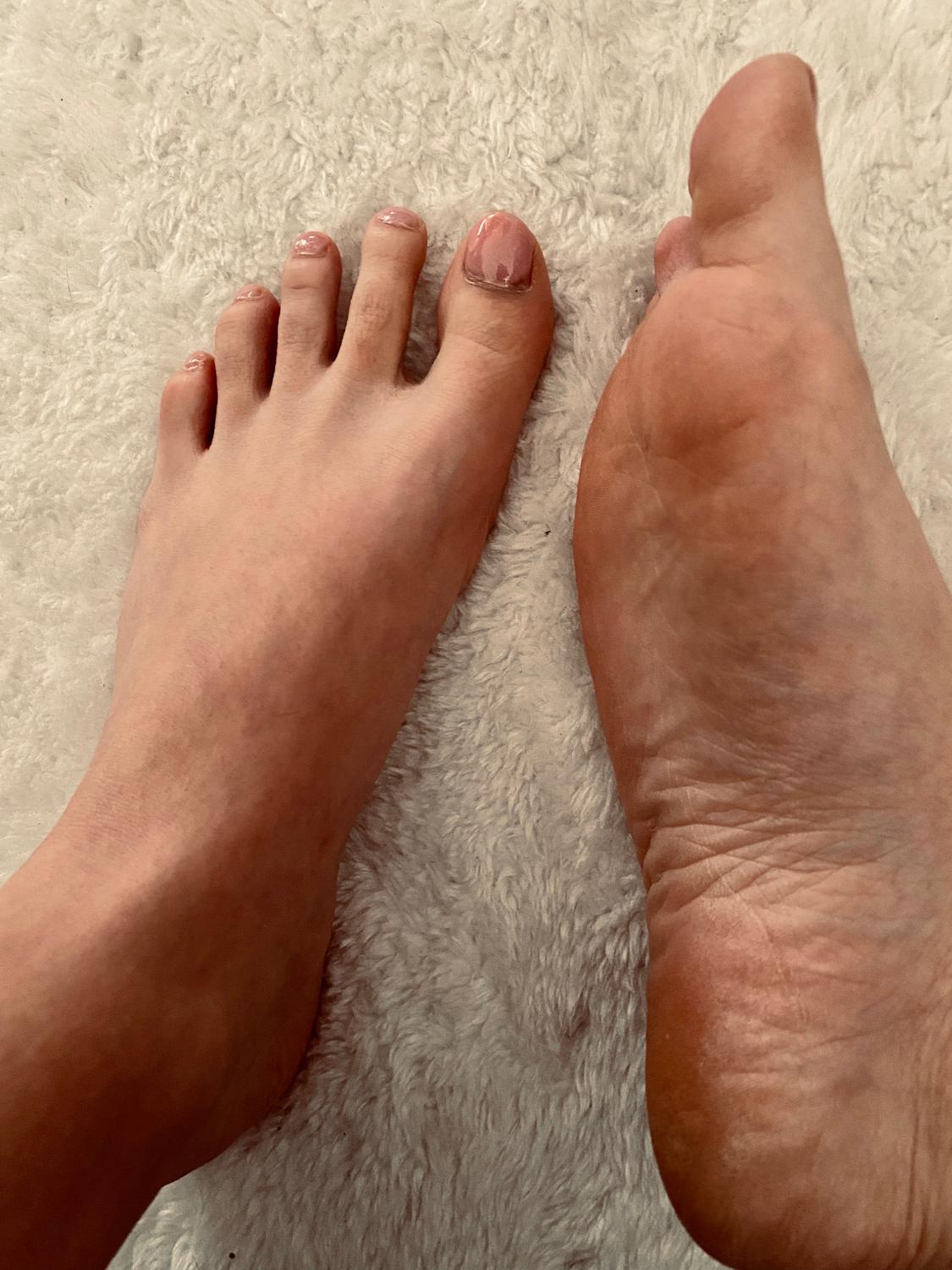 Feet_french_girl's media