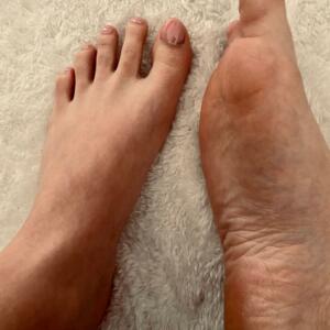 Feet_french_girl's media