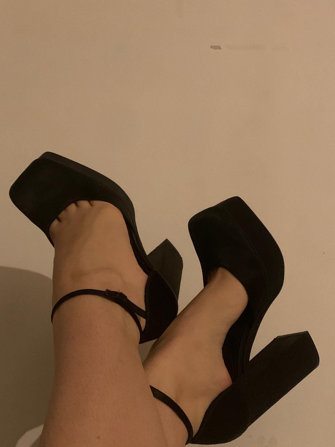 Feet_heels's media