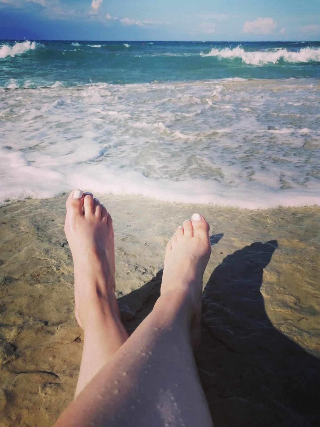 Feet_in_water's media