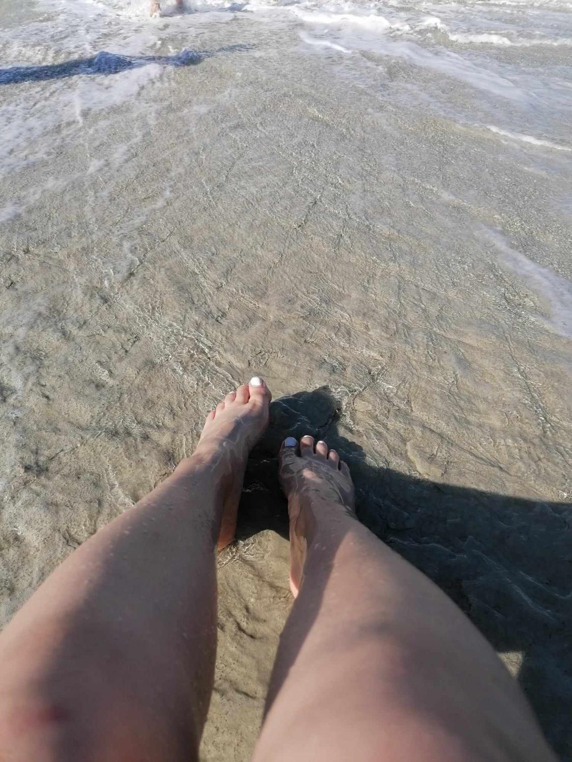 Feet_in_water's media