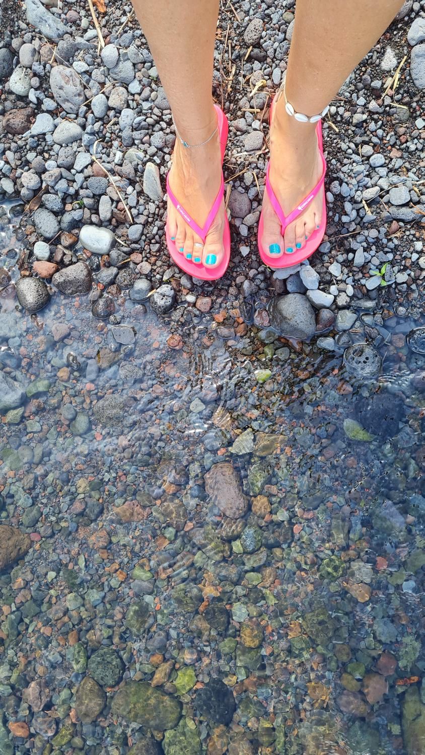Feet_me_under_sun's media