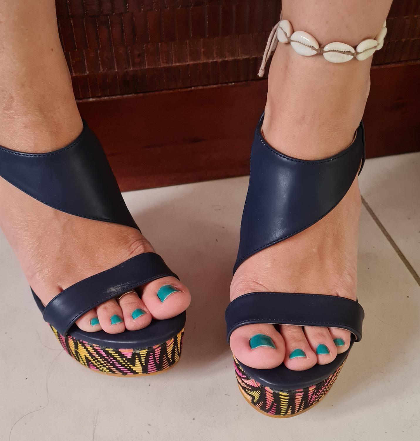 Feet_me_under_sun's media