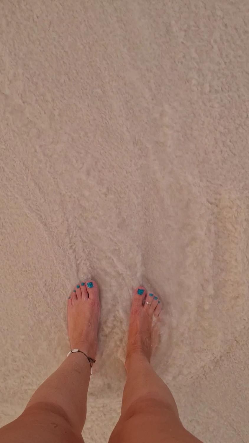 Feet_me_under_sun's media