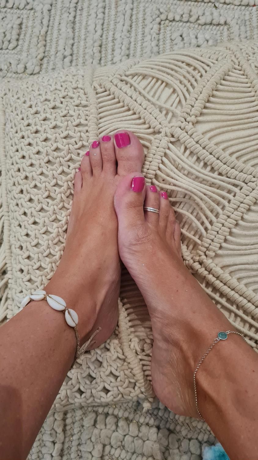 Feet_me_under_sun's media