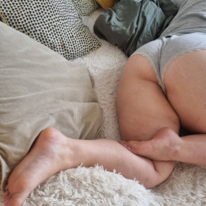 Feet_n_curves's media