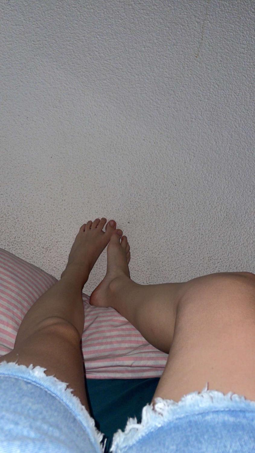 Feet_of_flo's media
