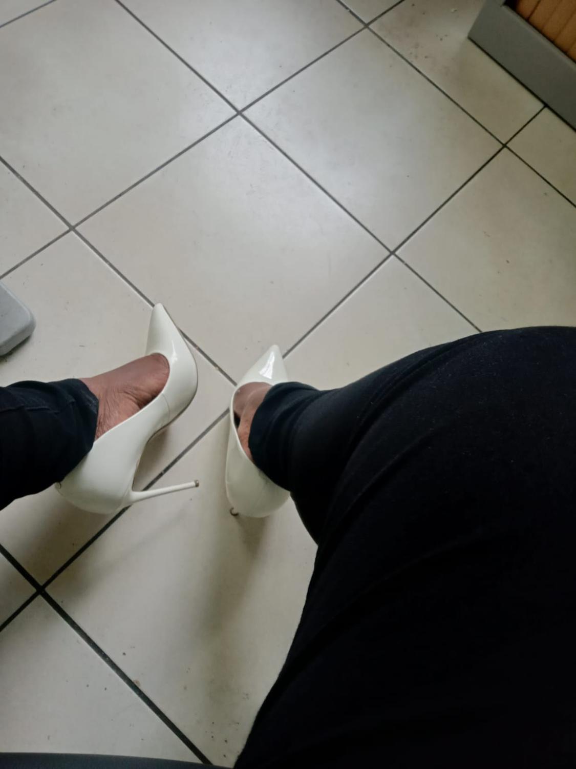 Feet_pics_heels's media