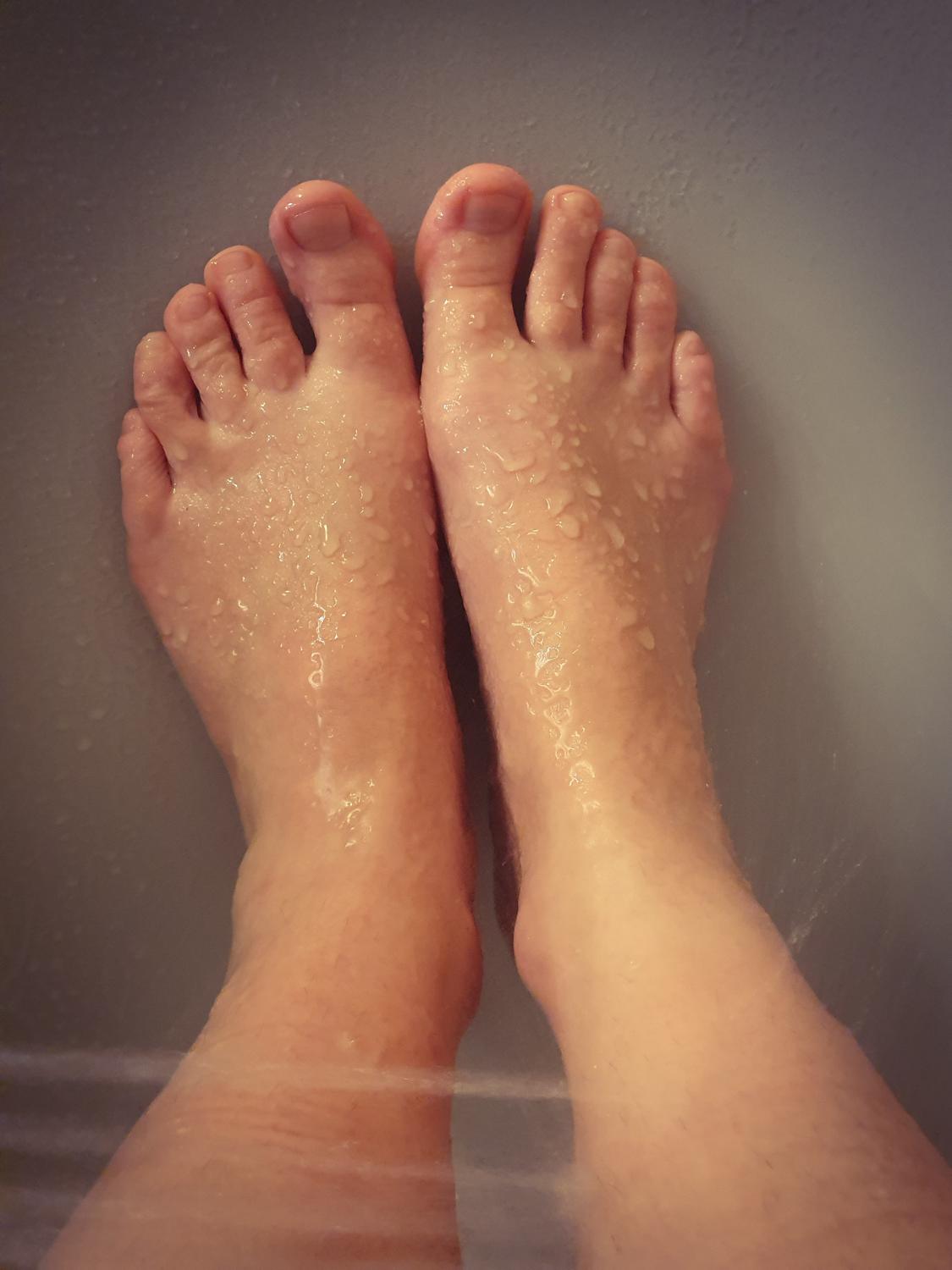Feet_pieds_75's media