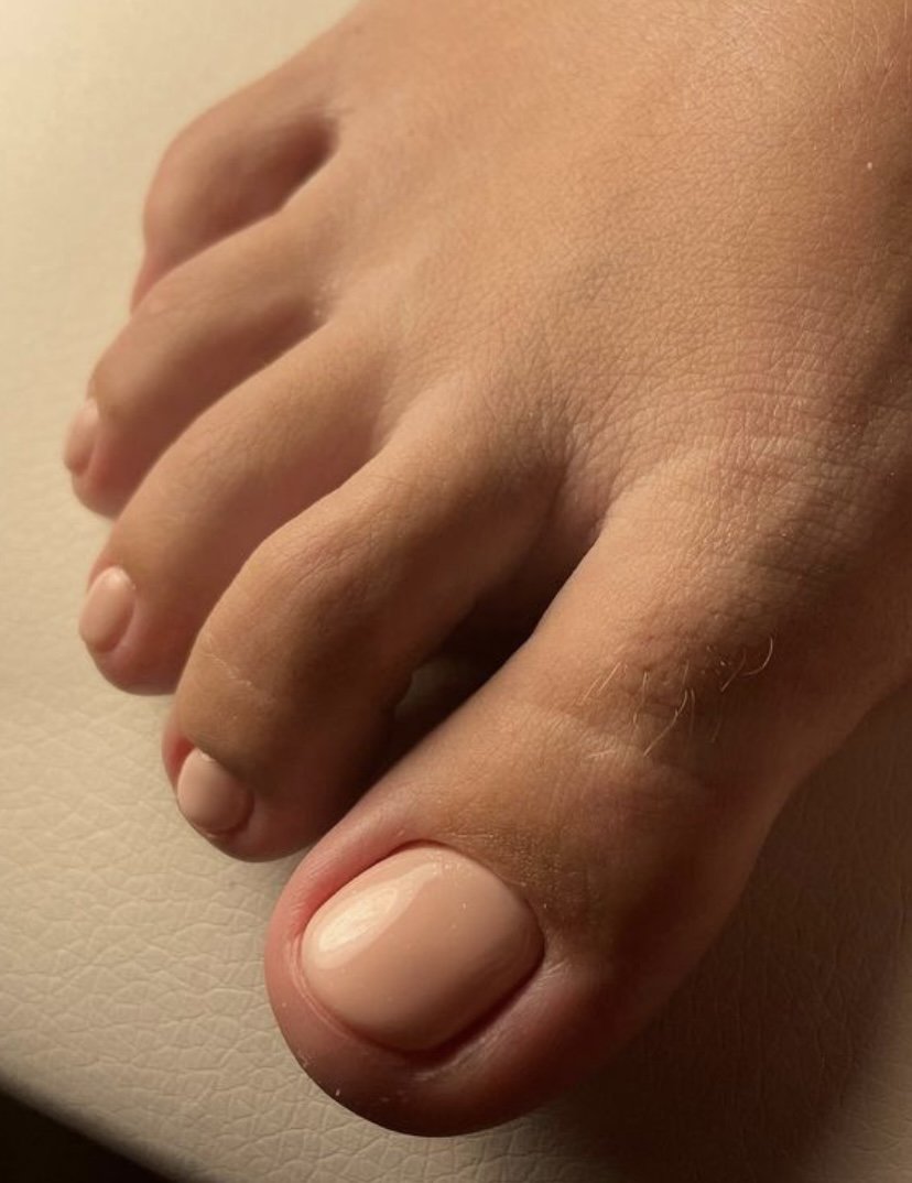 Feetandass_01's media