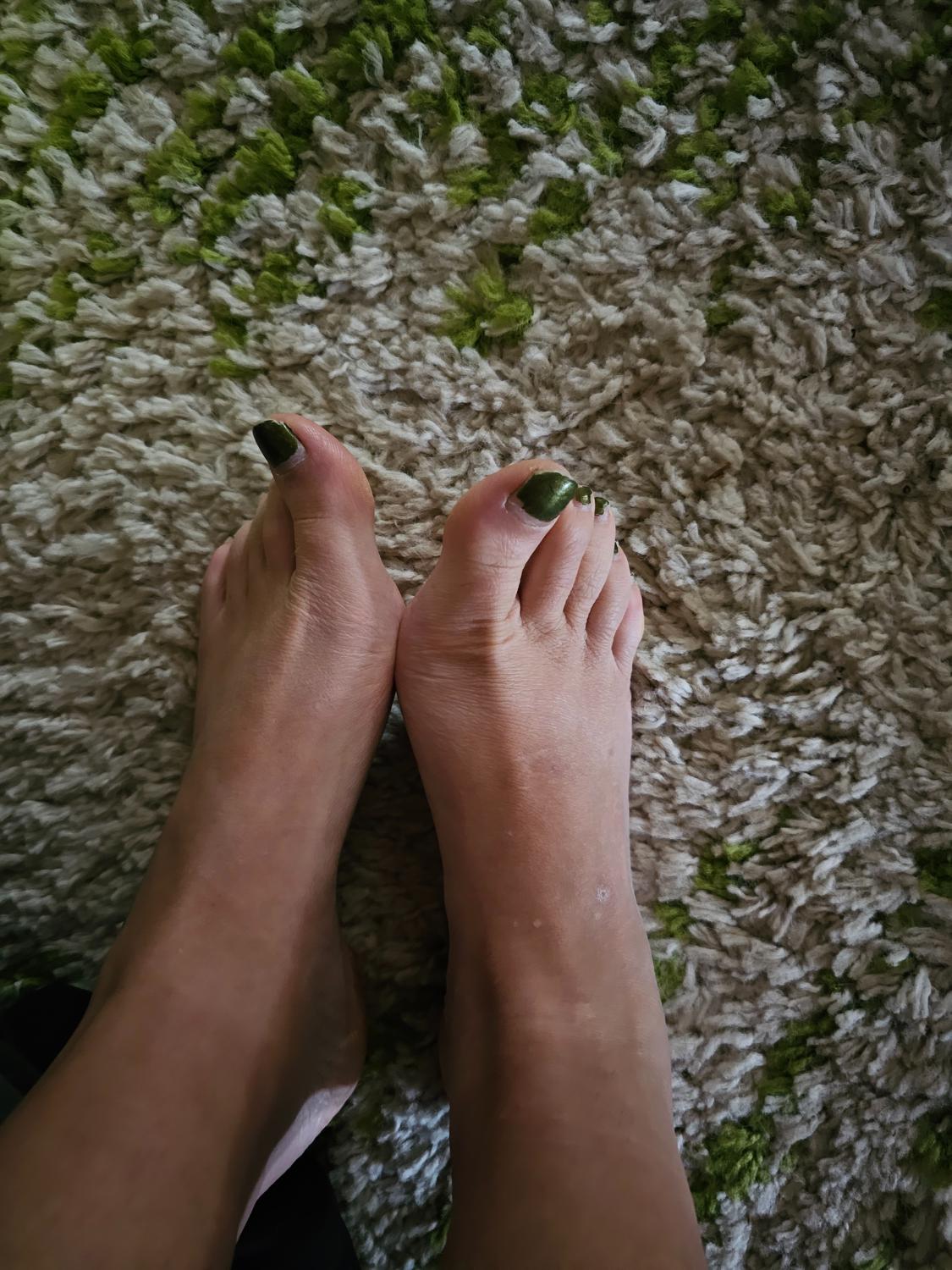 Feetandsoocks's media