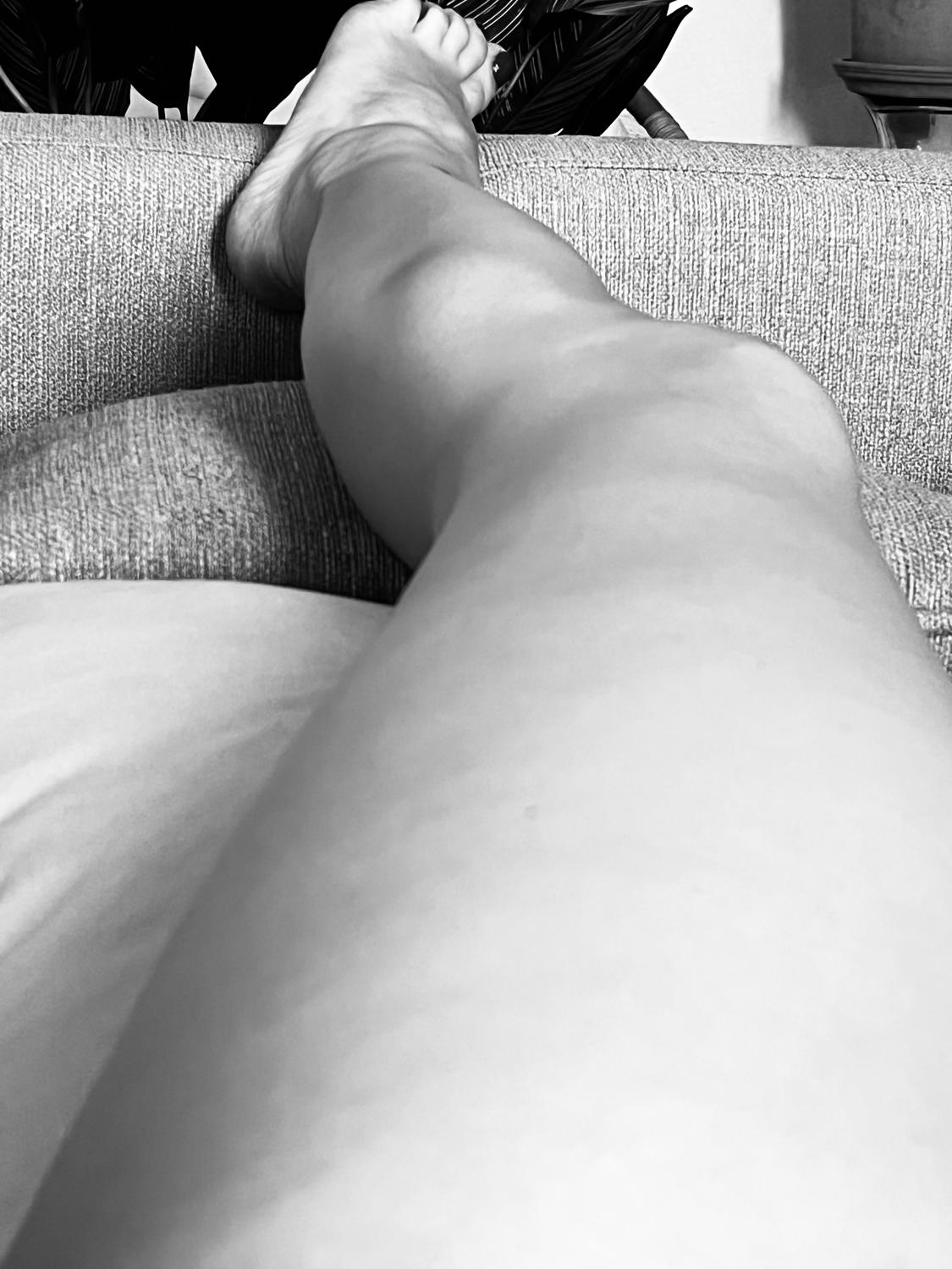 Feetandsunwithme's media
