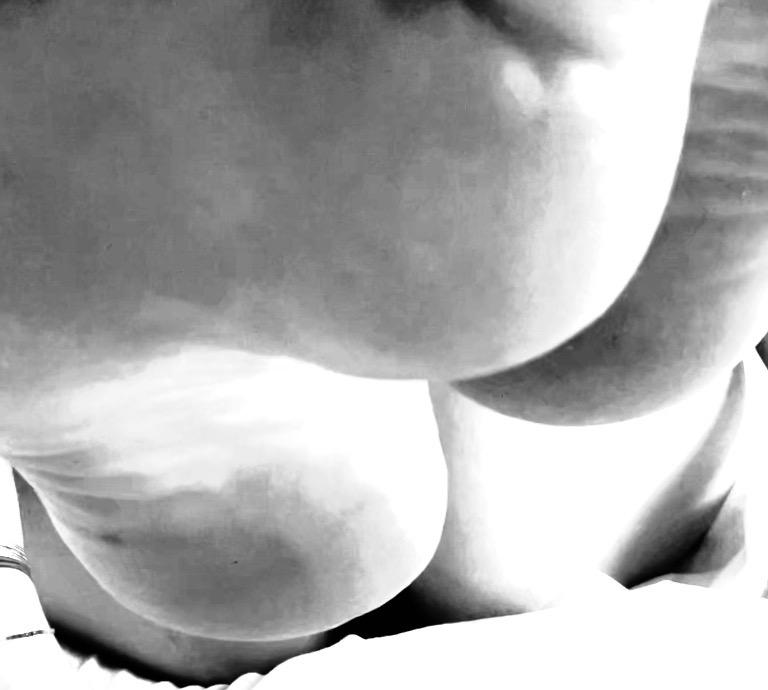 Feetandsunwithme's media