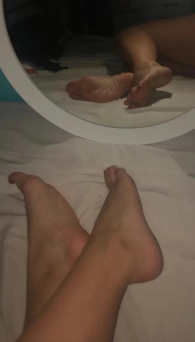 Feetbirdy's media