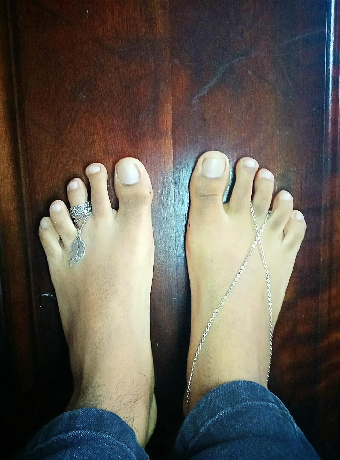 Feetbradstark's media