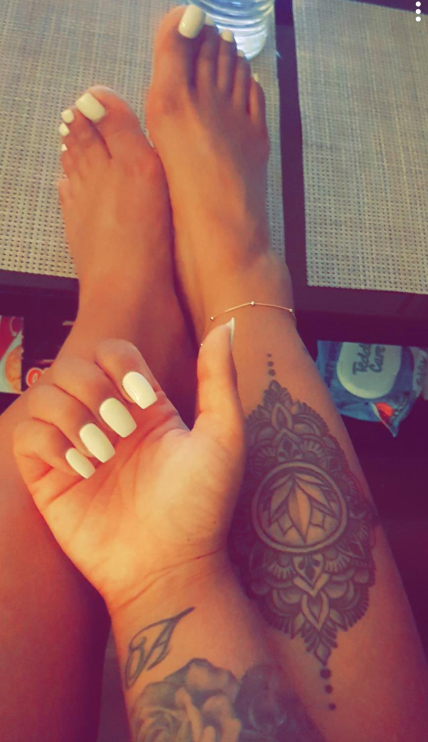 Feetbronzee's media