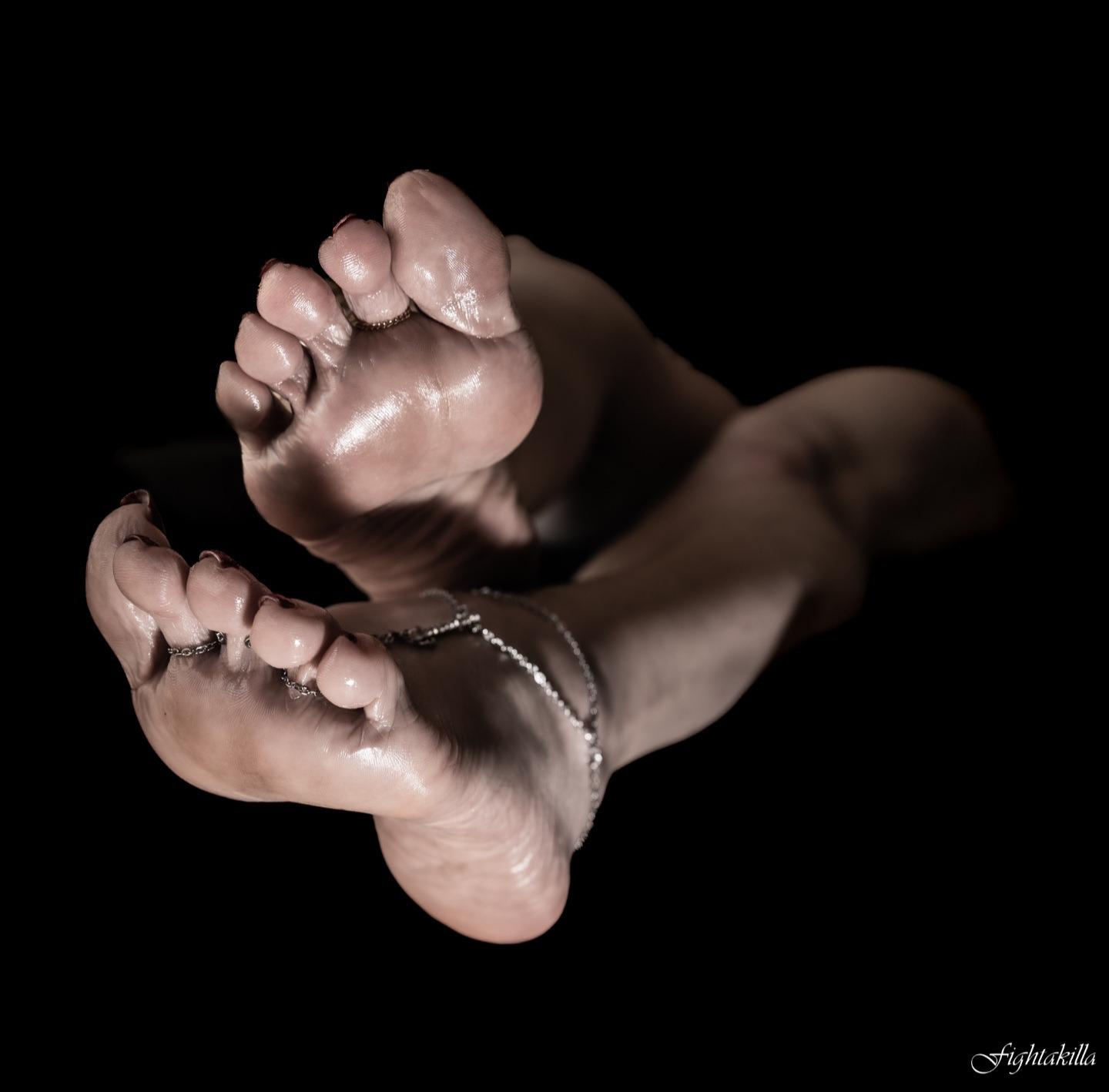 Feetdivina's media