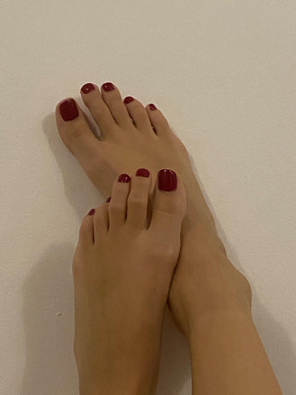 Feetfeetgirl7's media