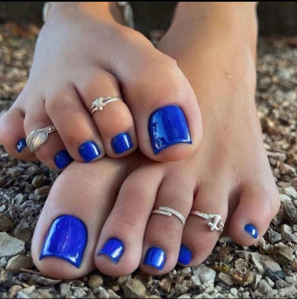 Feetfootfoot69's media