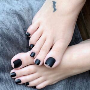 Feetfootfoot69's media