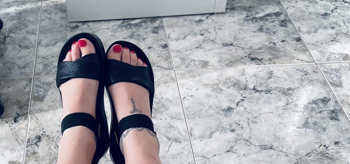 _feetforu's media