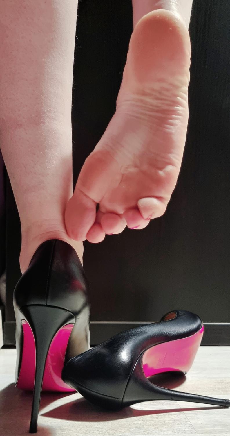 _feetgirl___'s media