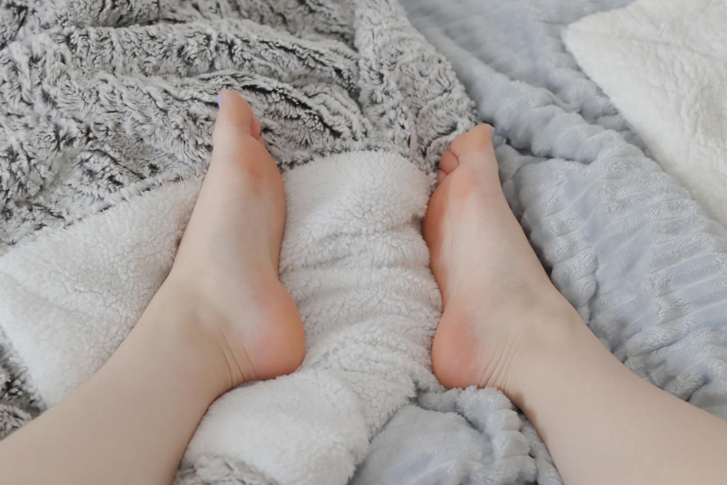 Feetits's media