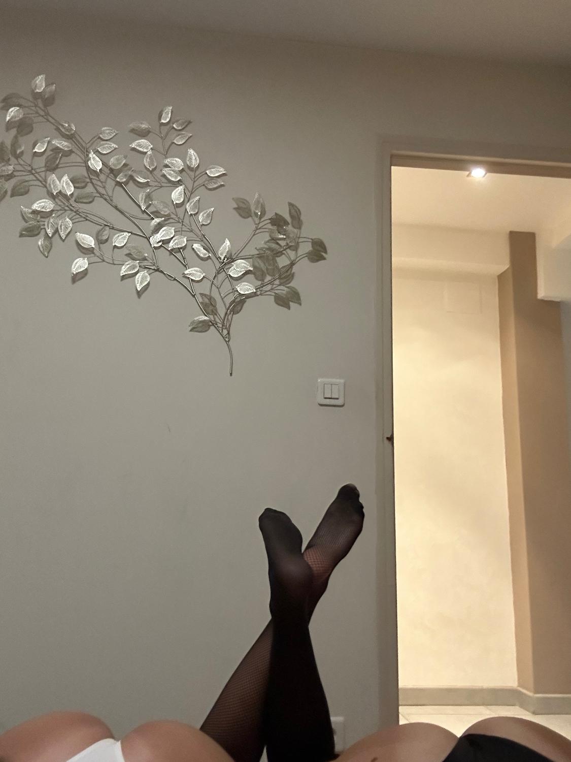 Feetladys's media