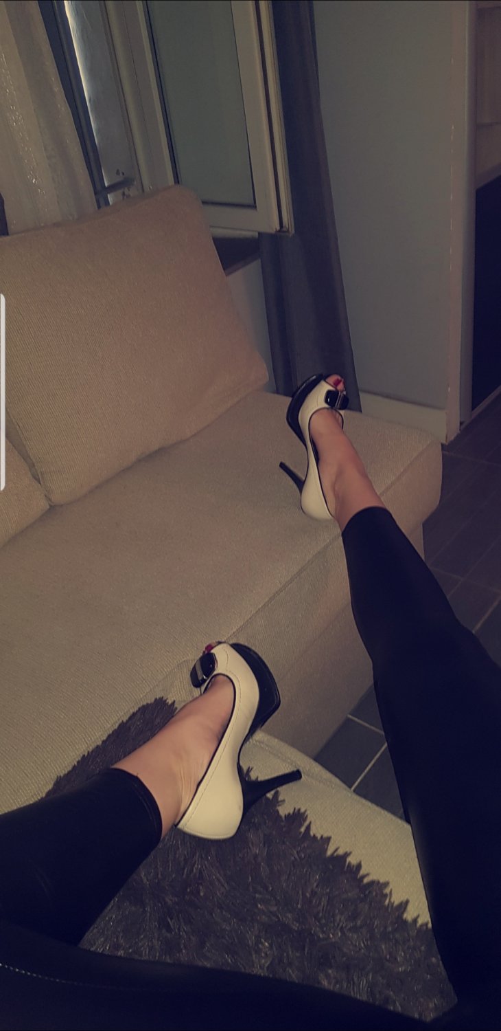 Feetlovee13's media