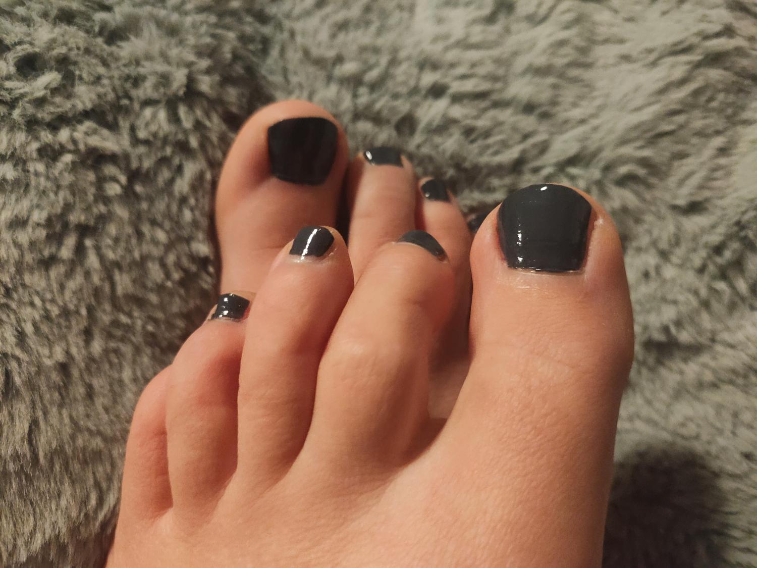 Feetlover490's media
