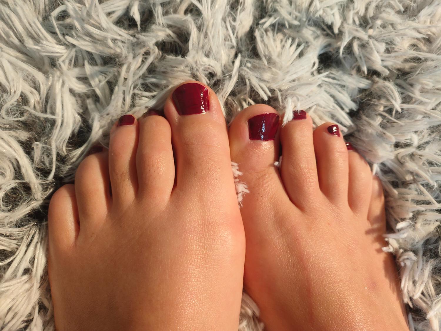 Feetlover490's media