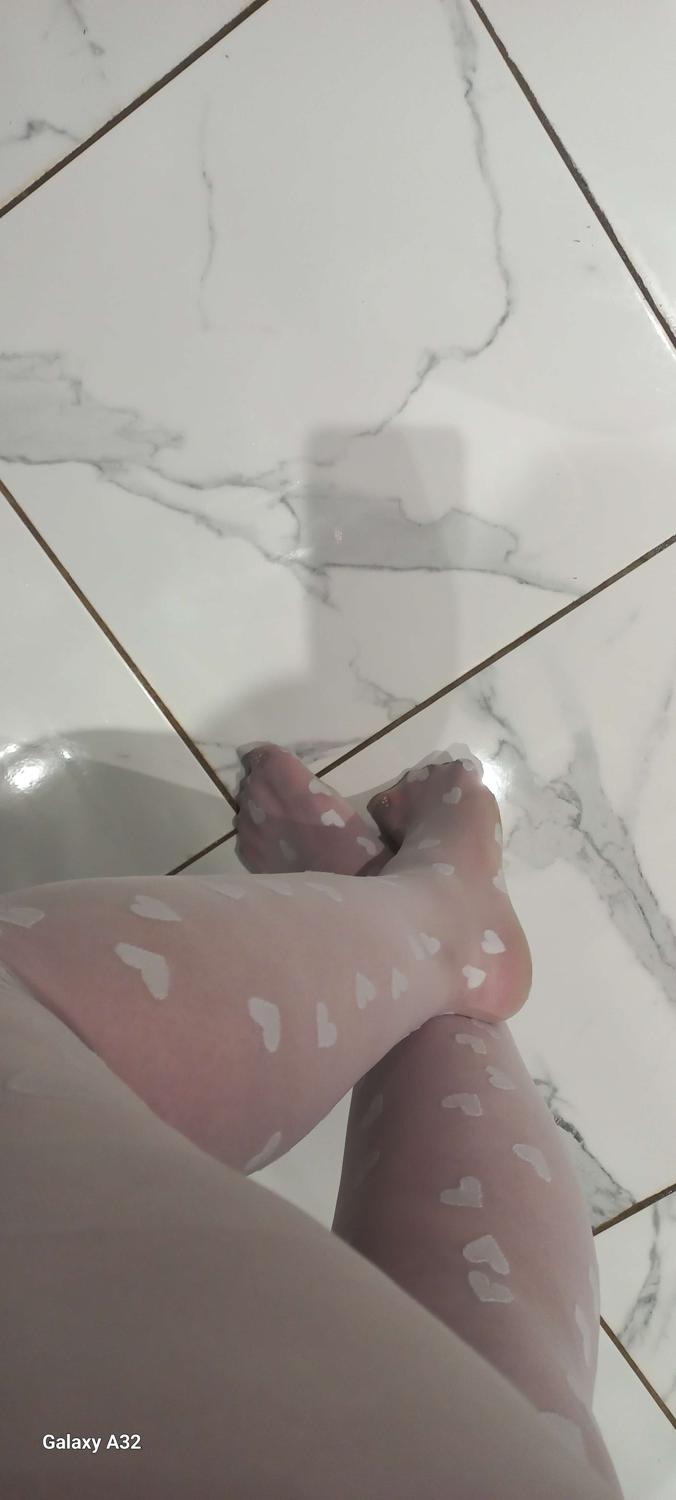 Feetnchill2477's media