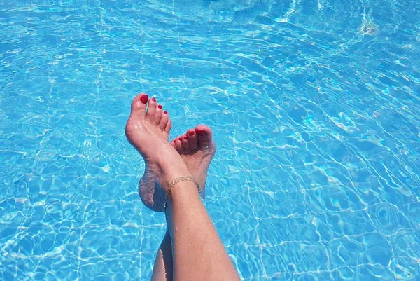 Feetonholiday's media