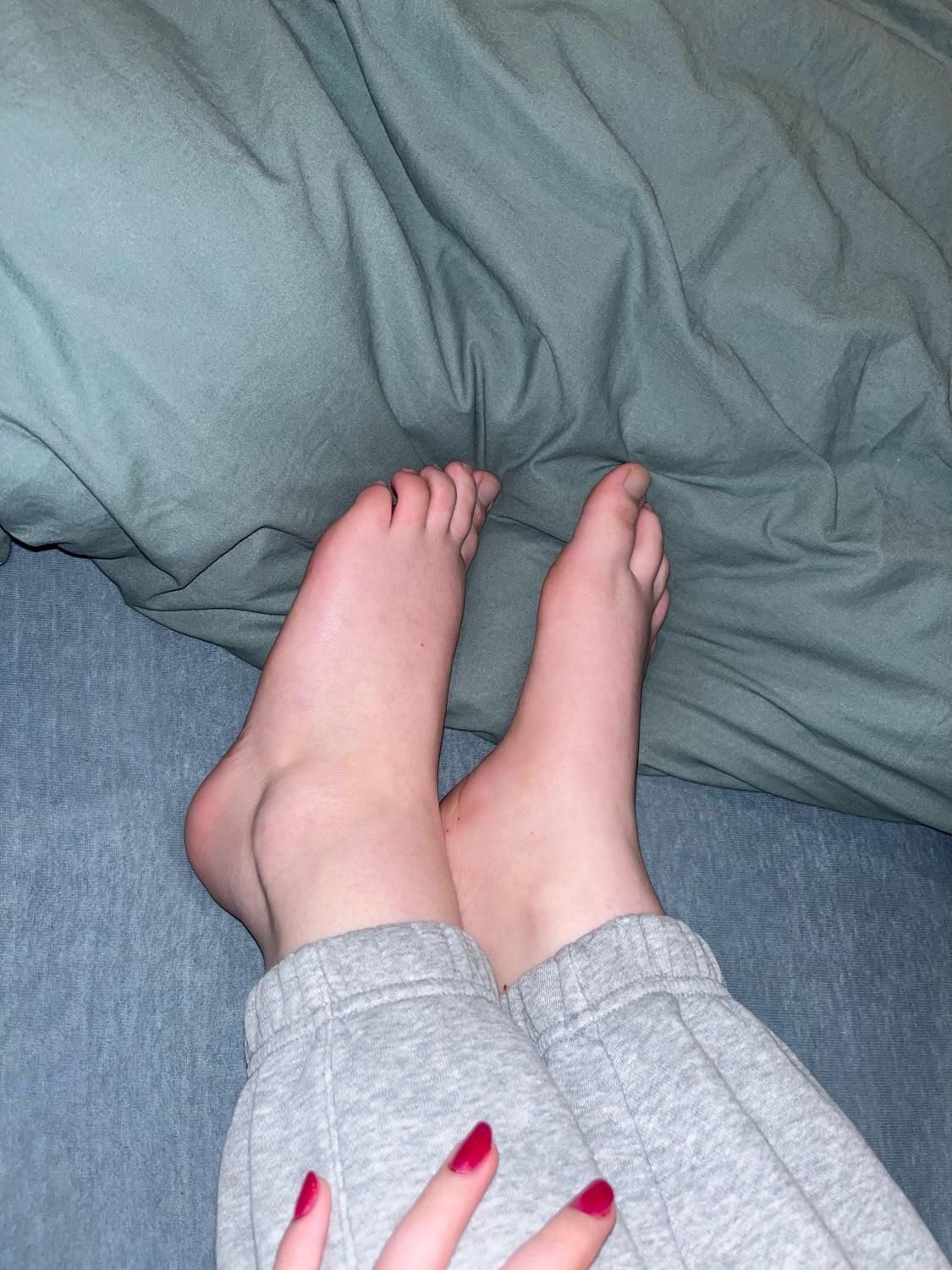 Feetqueenn's media
