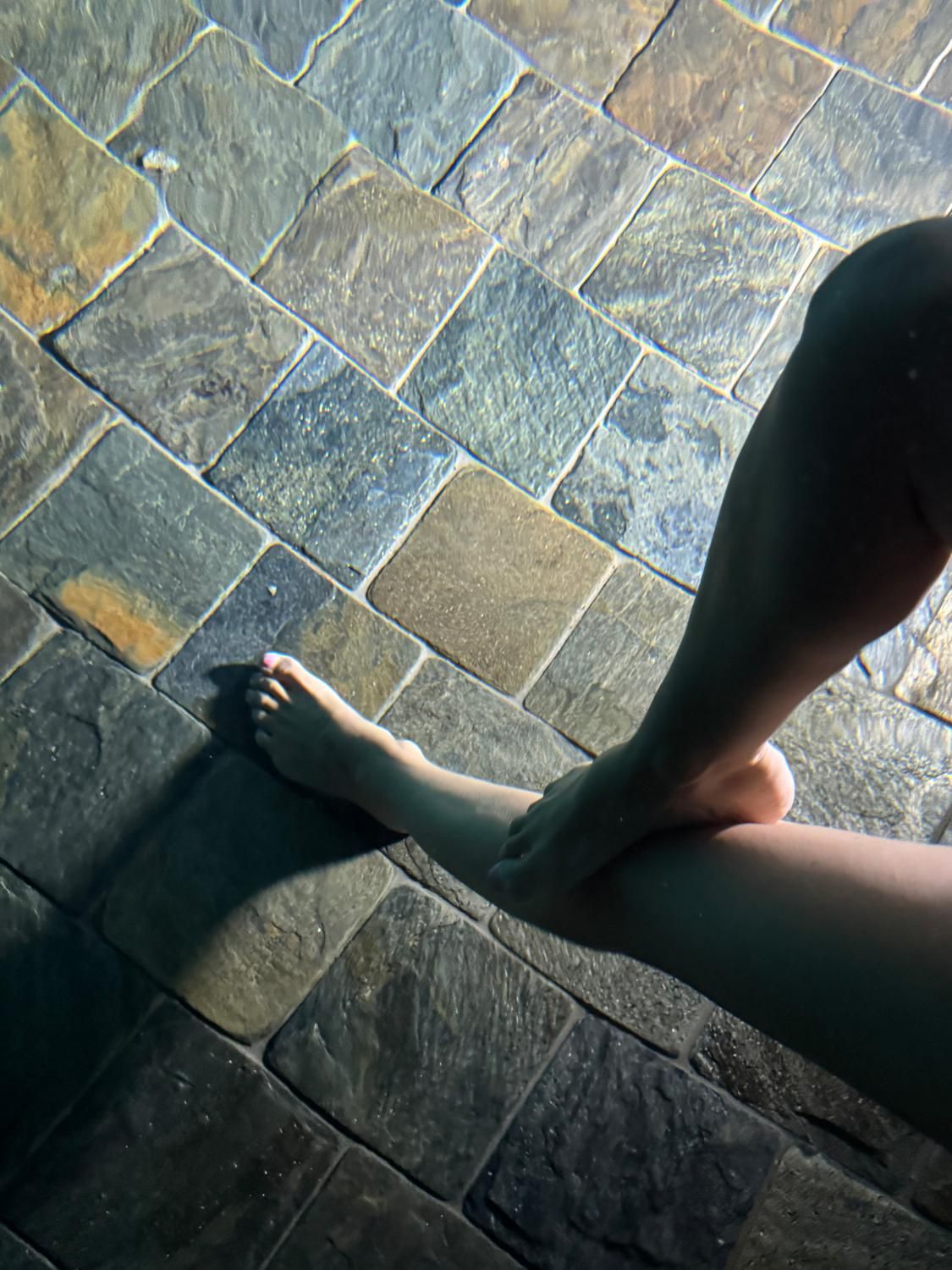 Feetsexyparis's media