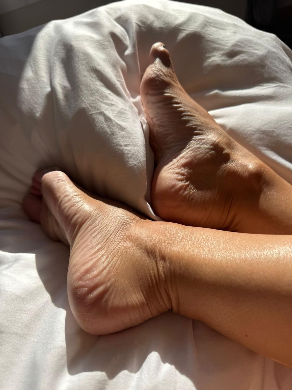 Feetsexyparis's media