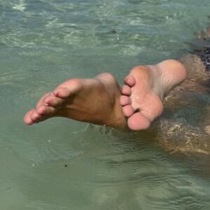 Feetsexyparis's media