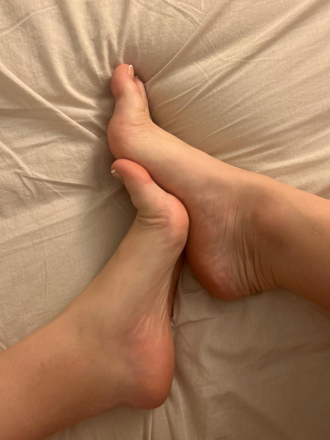Feetsweetashoney's media