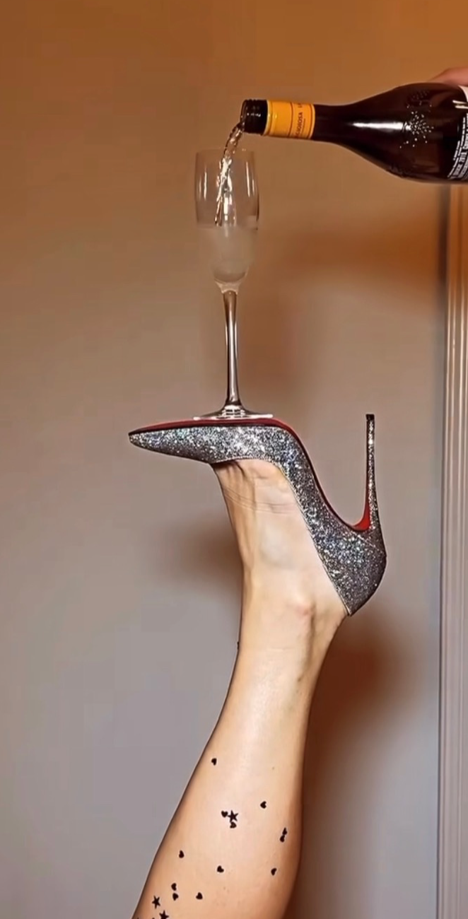 _feetwomen's media