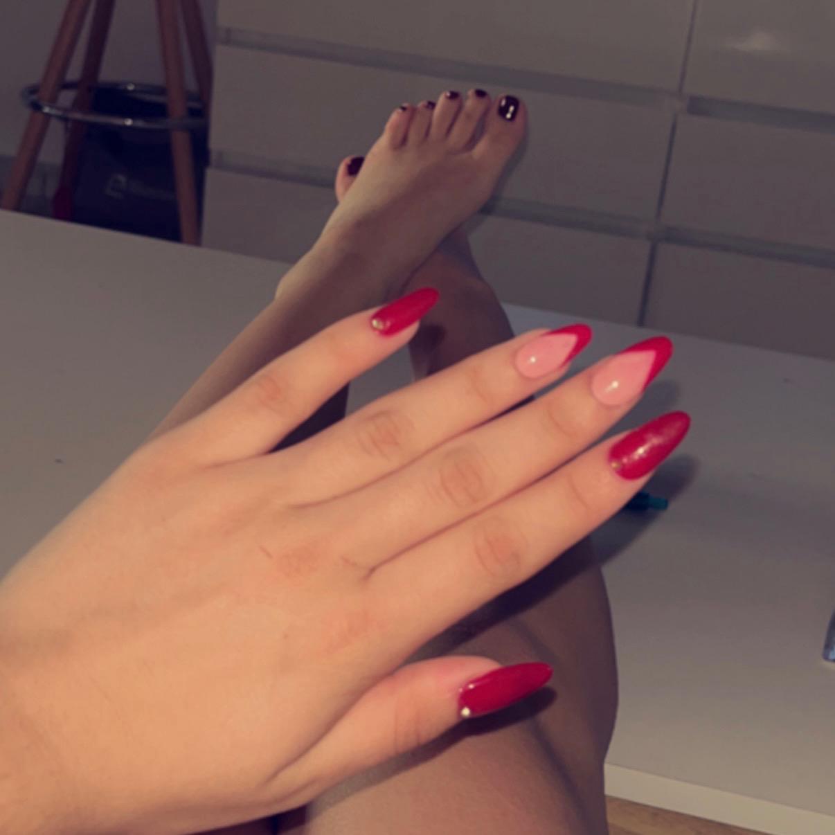 Feetyoudesire's media