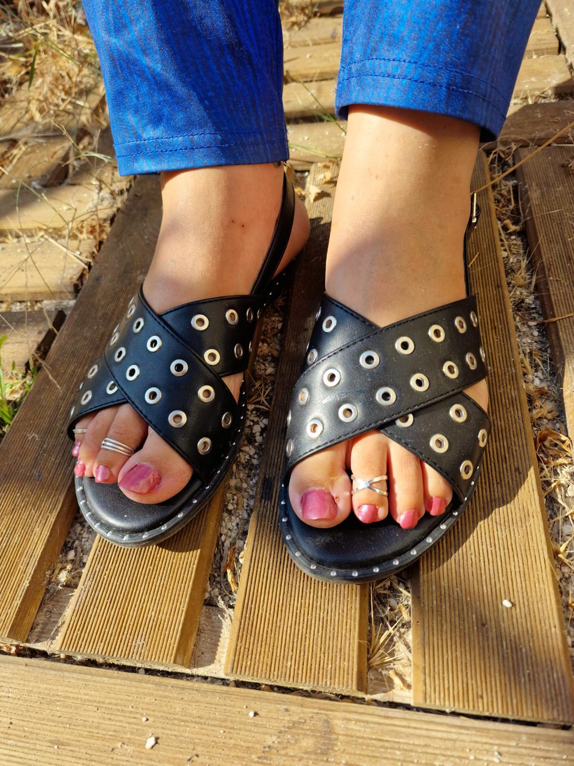 Feetyoyo's media