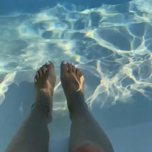 Fit_feet_girl's media