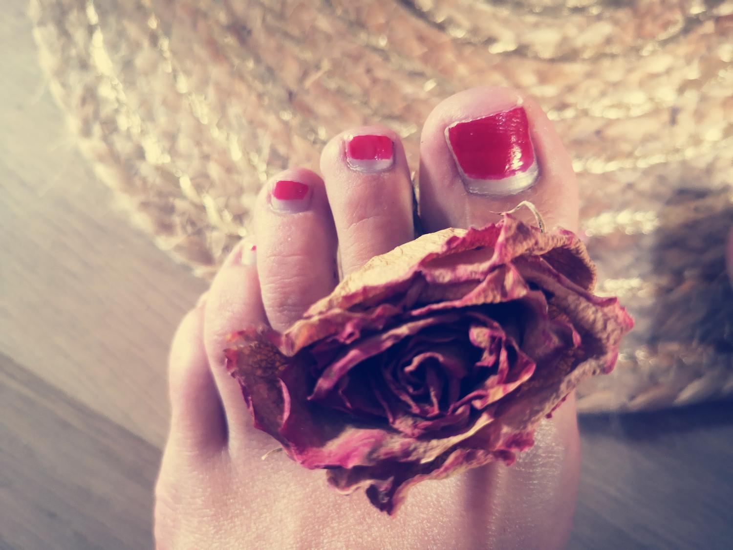 Flowery_feets's media