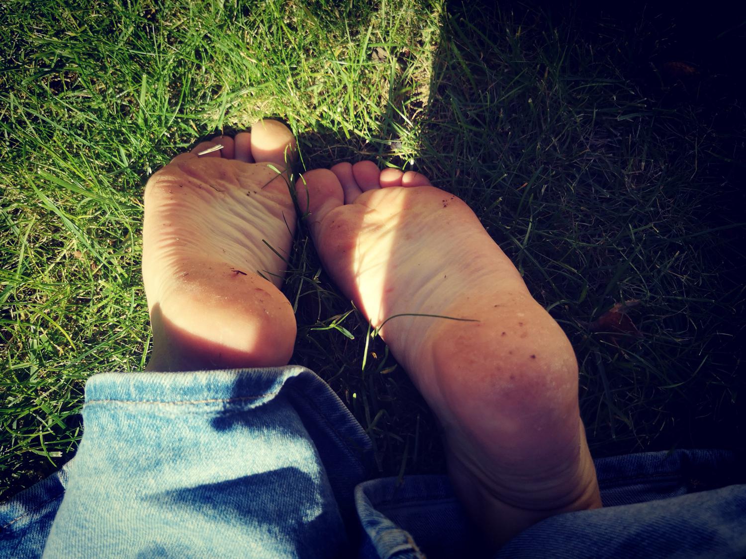 Flowery_feets's media