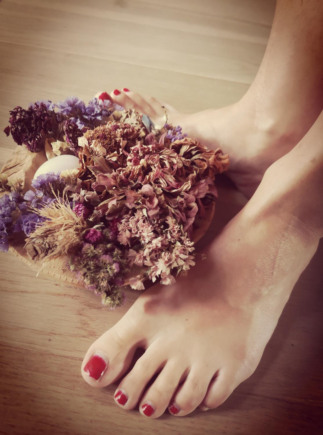 Flowery_feets's media