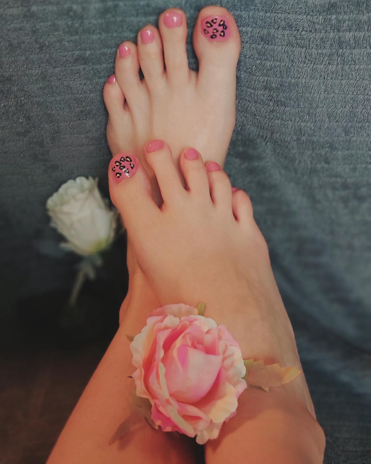 Foxyfeetlife's media