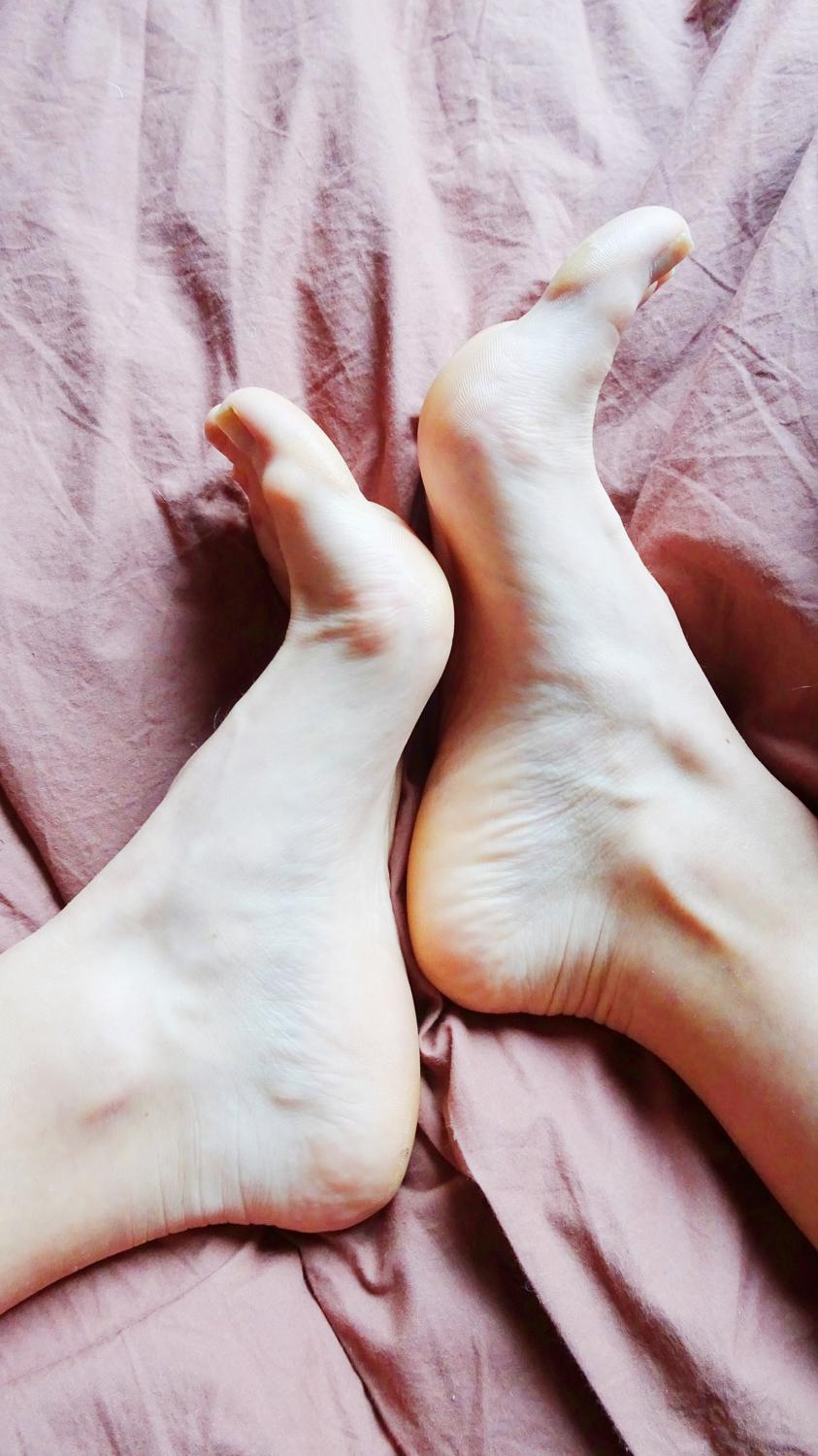 Free_lovely_feet_'s media